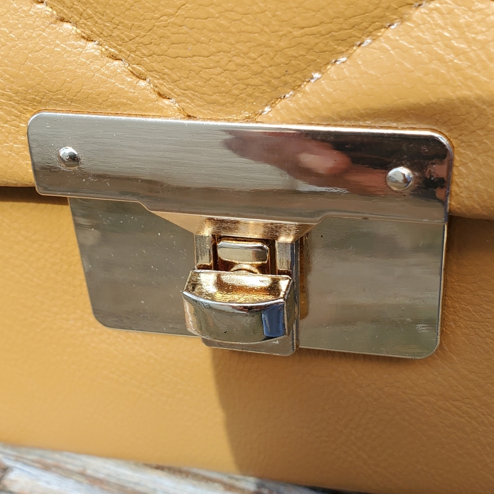 FASHION Faux Leather Mustard clutch/shoulder bag with chain - Picture 5 of 6